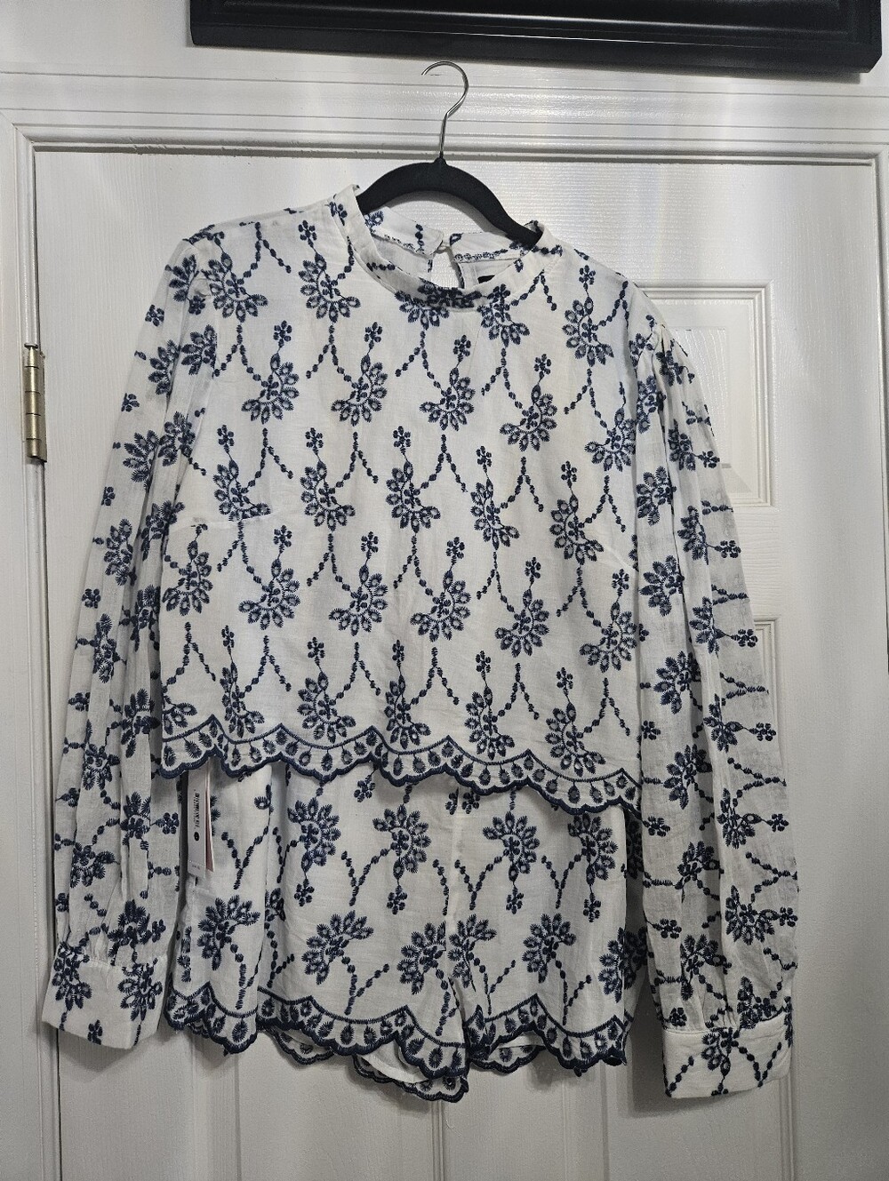 White & Navy Embroidered Women's Long Sleeves Top & Shorts. Top XXL SHORTS L